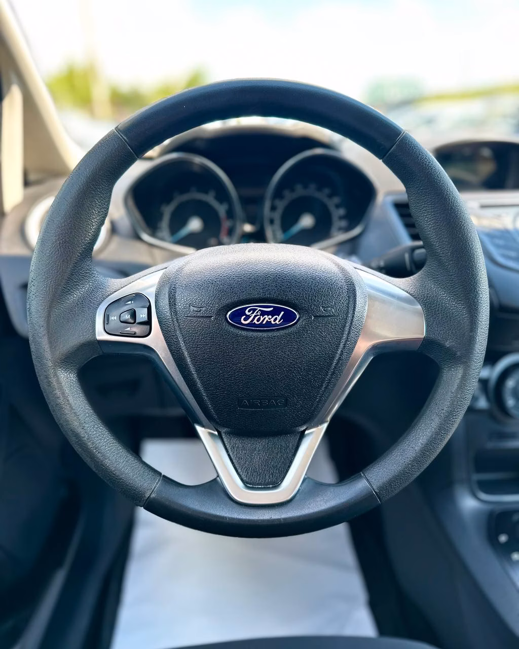 Ford Fiesta фото 10
