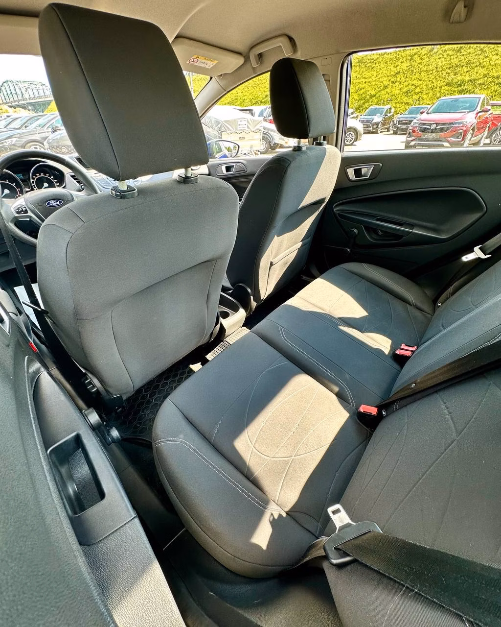 Ford Fiesta фото 12
