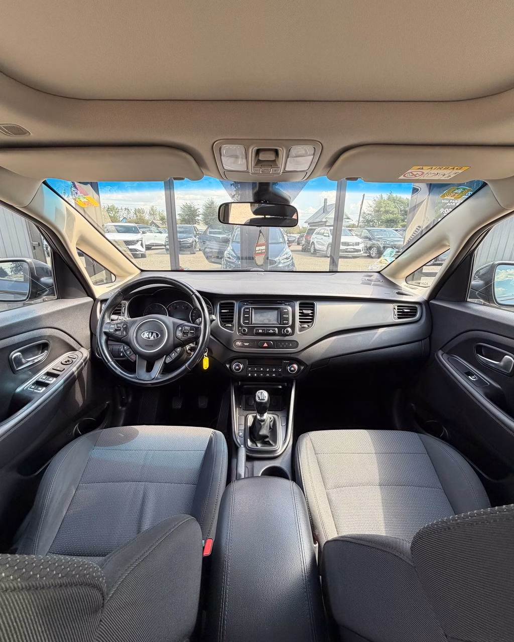 Kia Carens фото 9