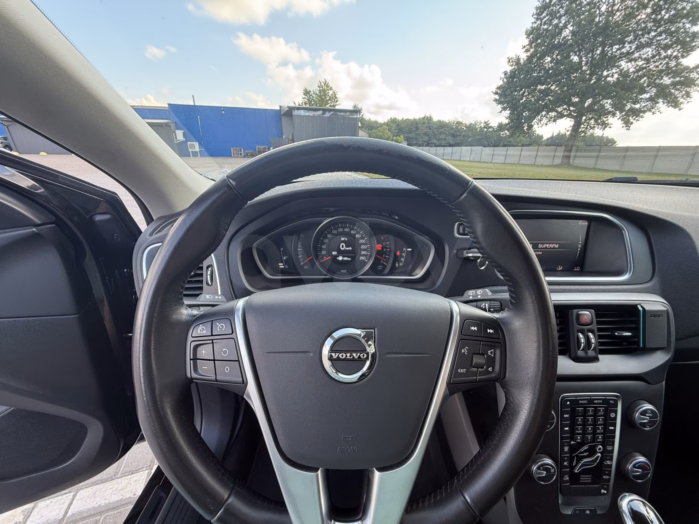 Volvo V40 фото 10