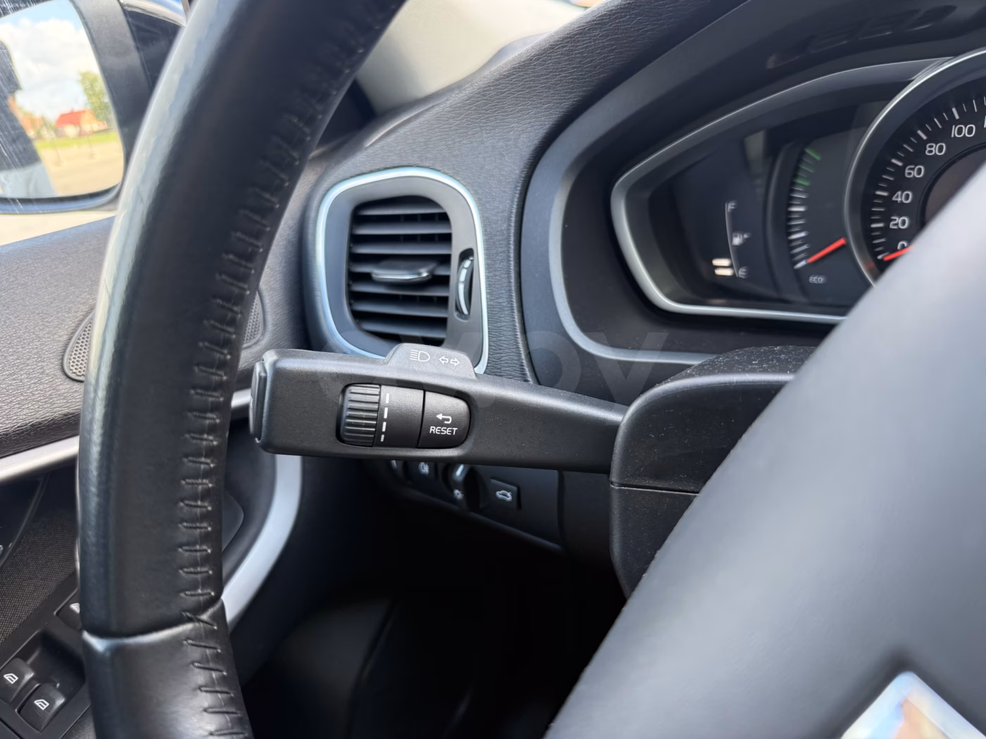 Volvo V40 фото 17