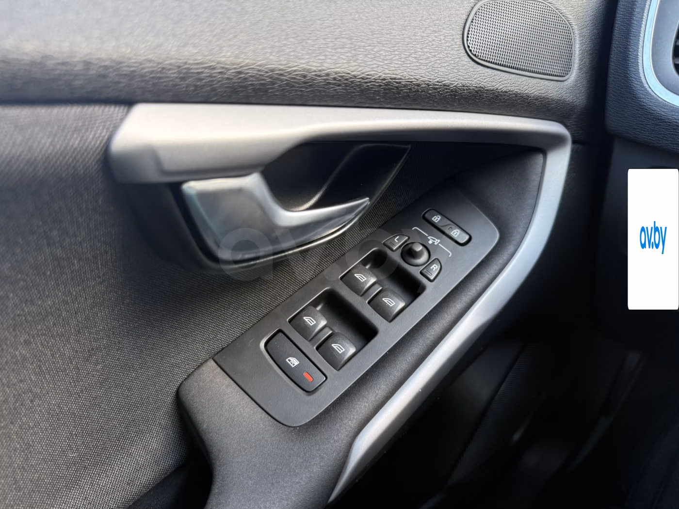 Volvo V40 фото 19