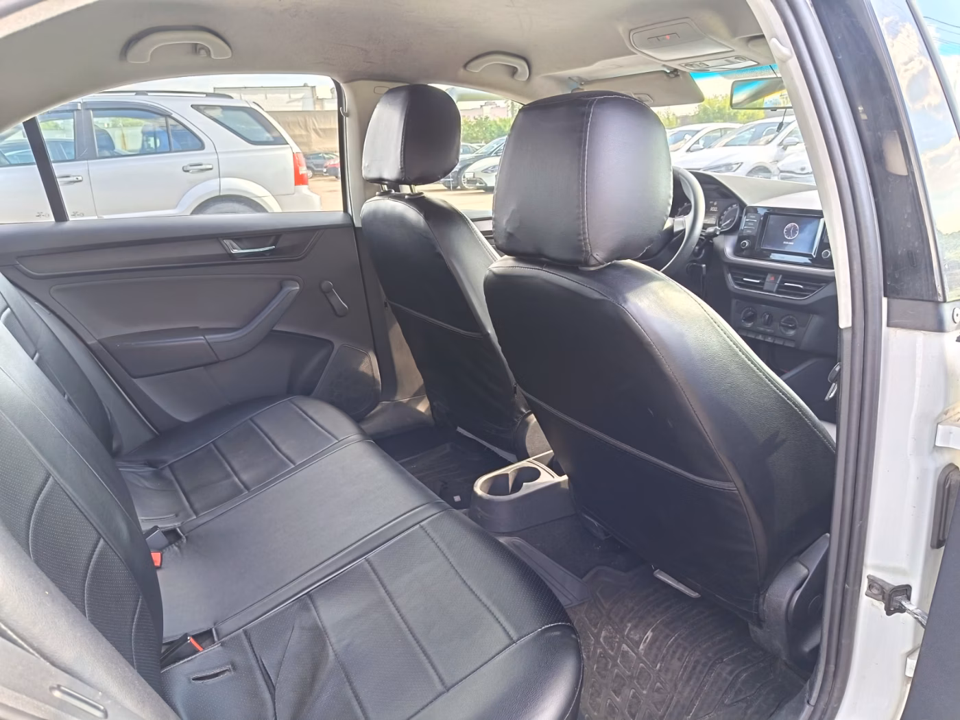 Skoda Rapid фото 10