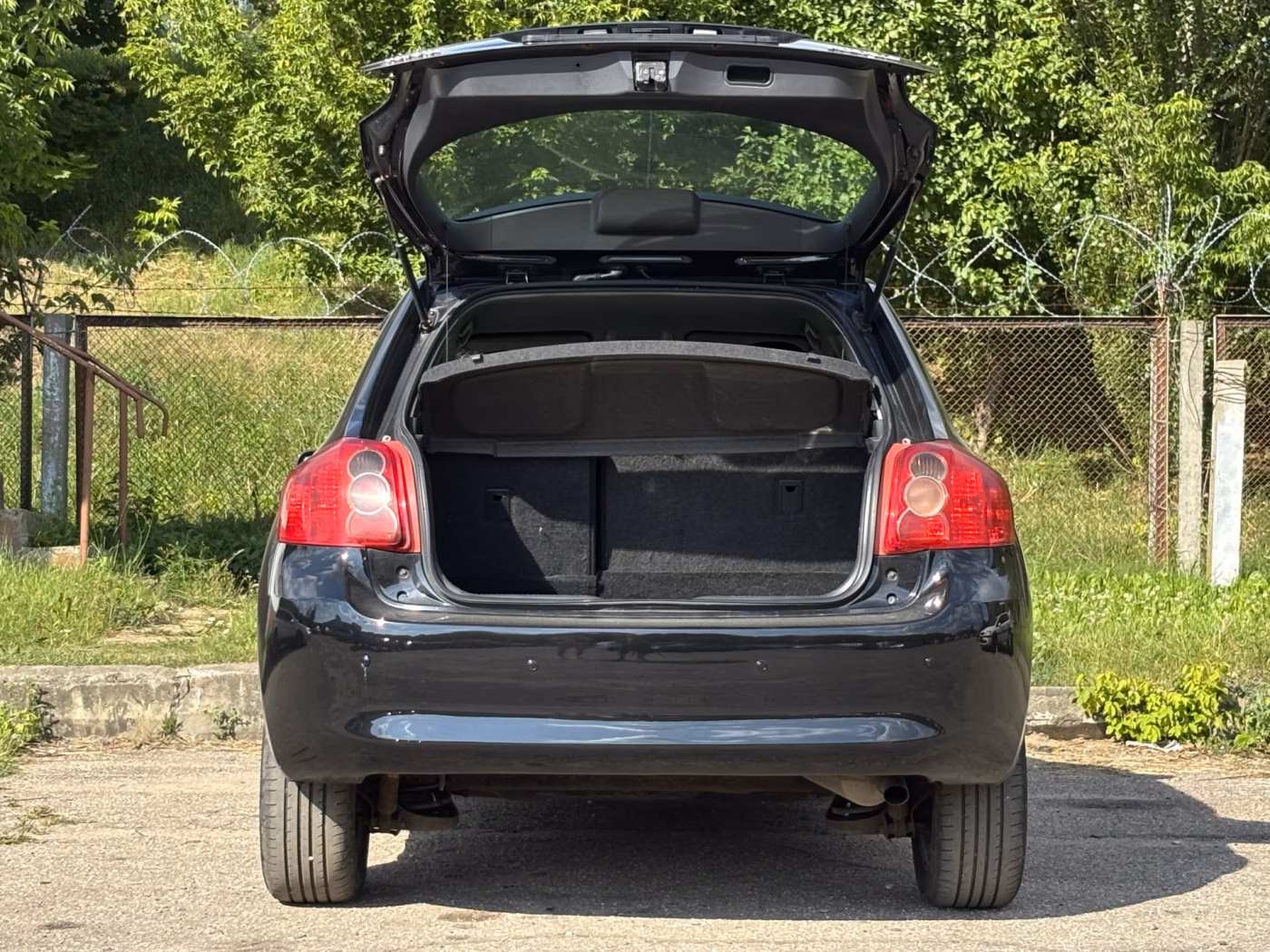 Toyota Auris фото 8