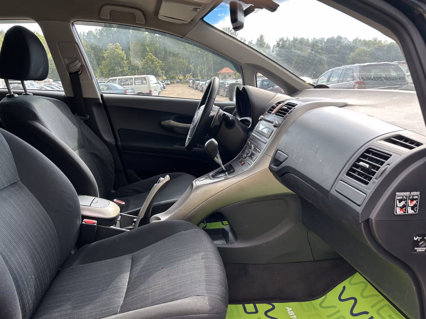 Toyota Auris фото 13
