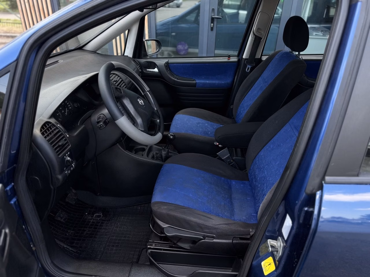 Opel Zafira фото 6