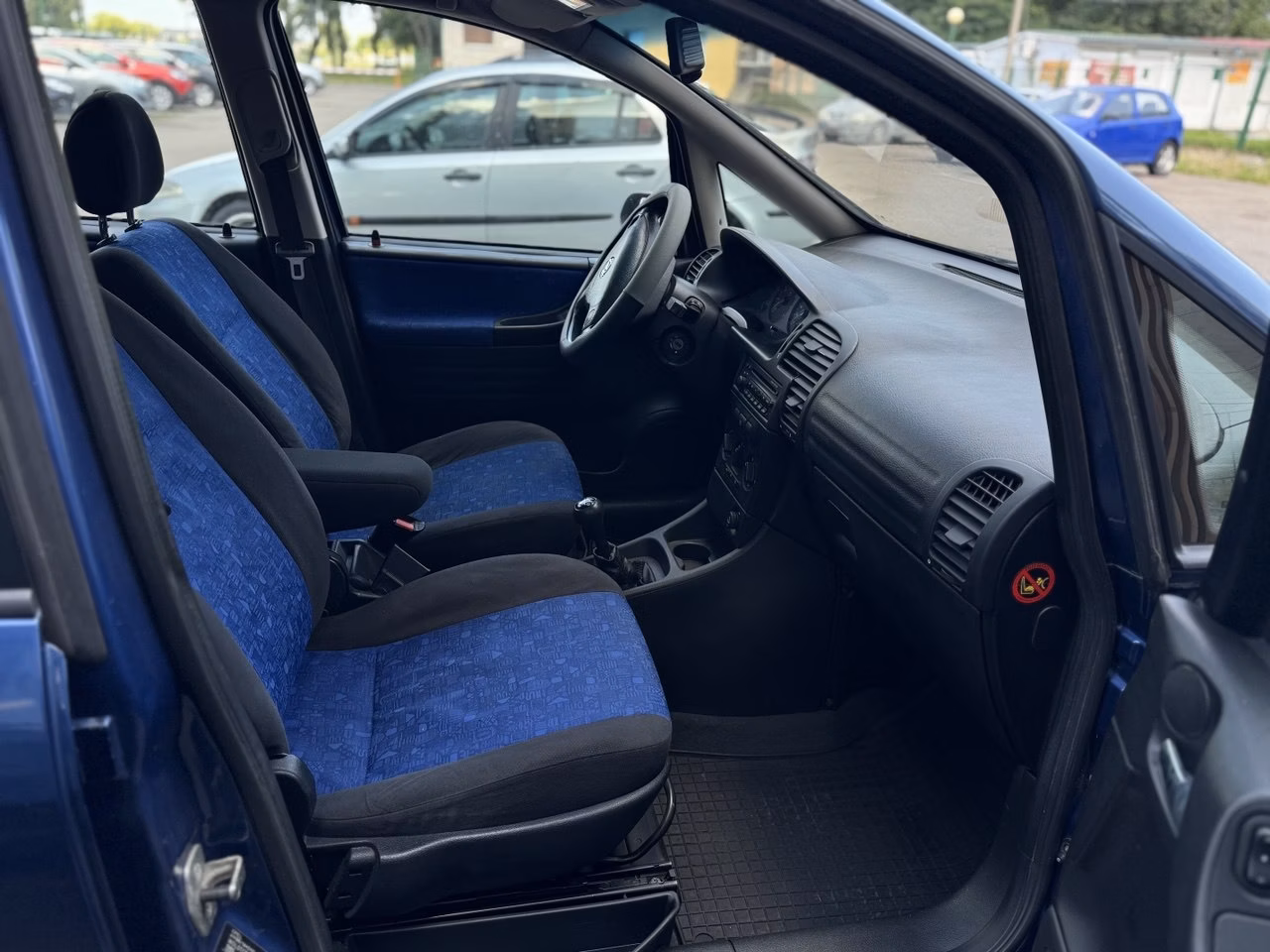 Opel Zafira фото 8