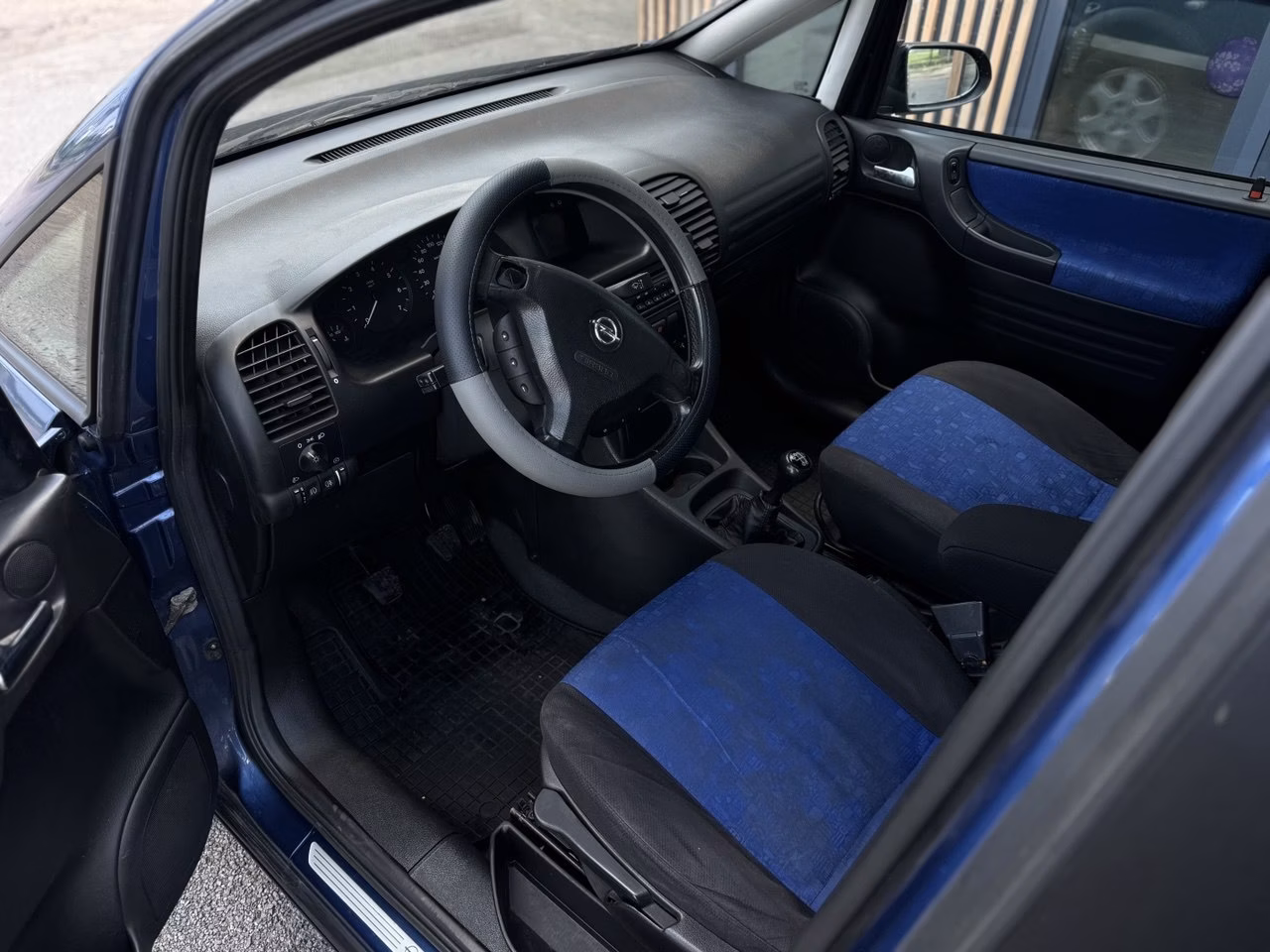 Opel Zafira фото 7