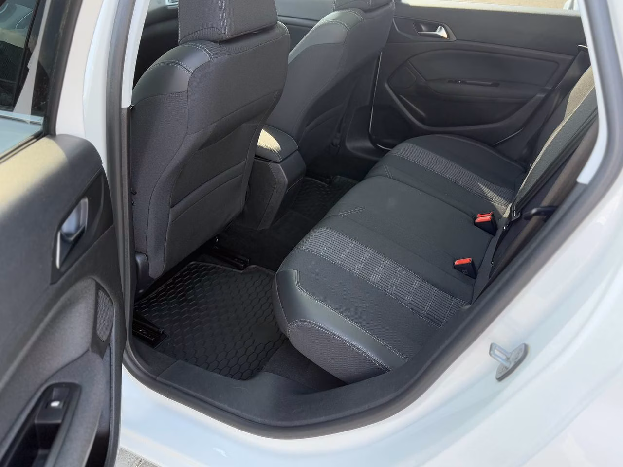 Peugeot 308 фото 15