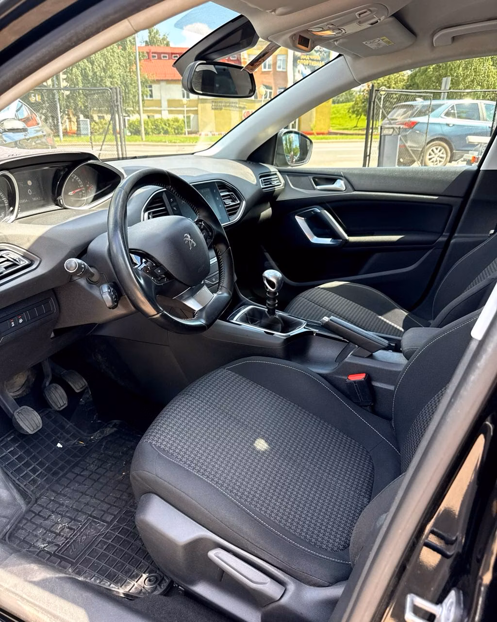 Peugeot 308 фото 11
