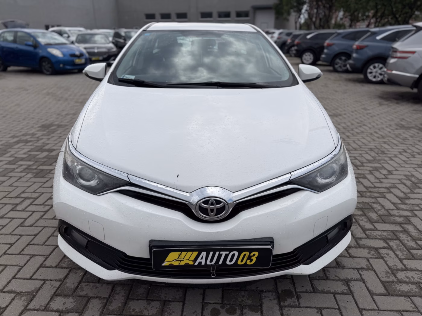Toyota Auris фото 2