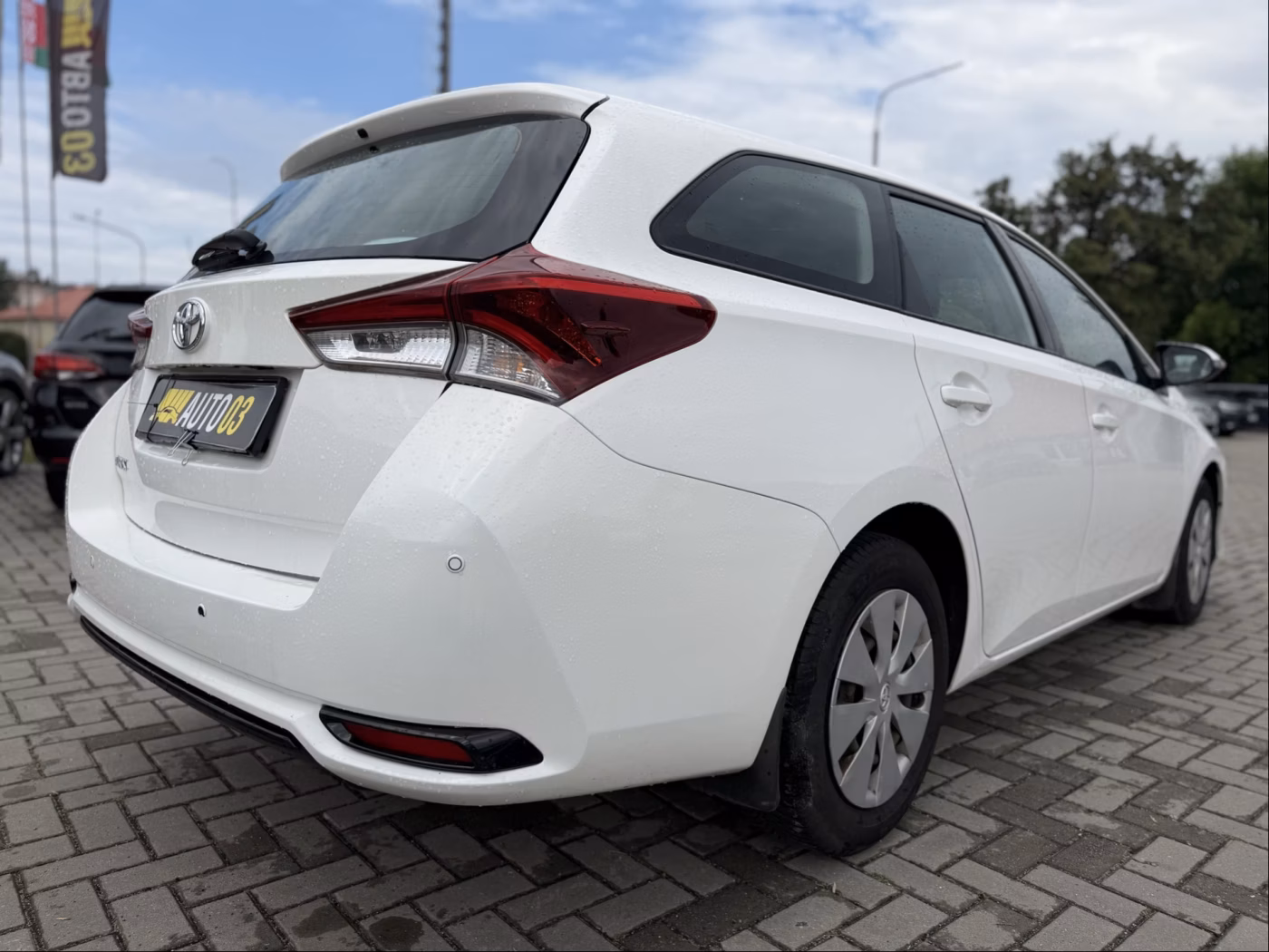 Toyota Auris фото 8