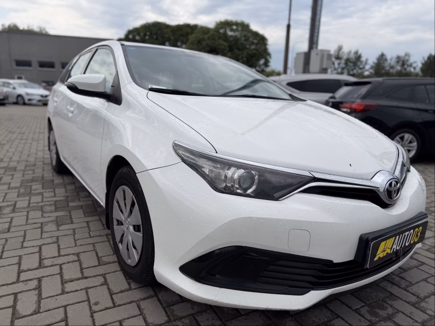 Toyota Auris фото 9