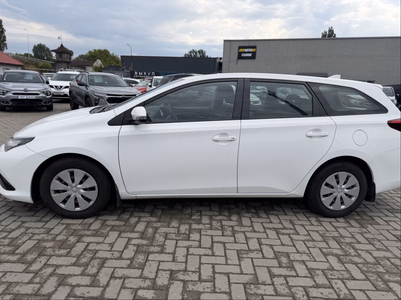 Toyota Auris фото 11