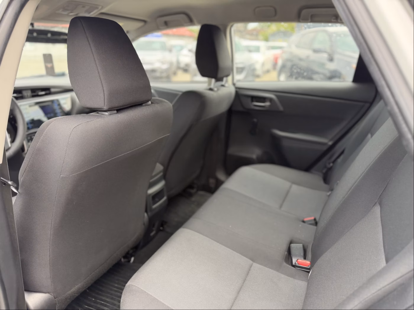Toyota Auris фото 13