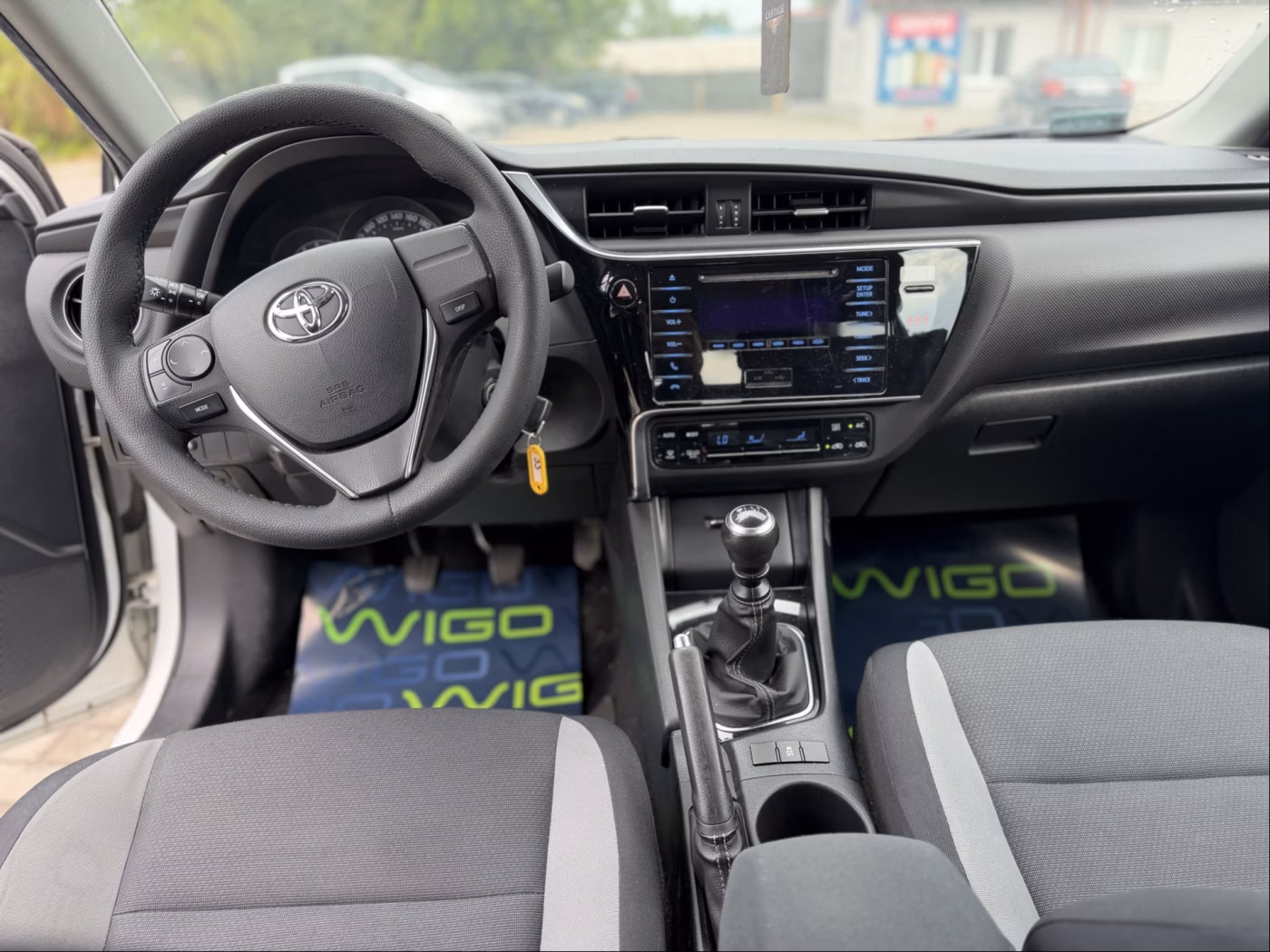 Toyota Auris фото 14