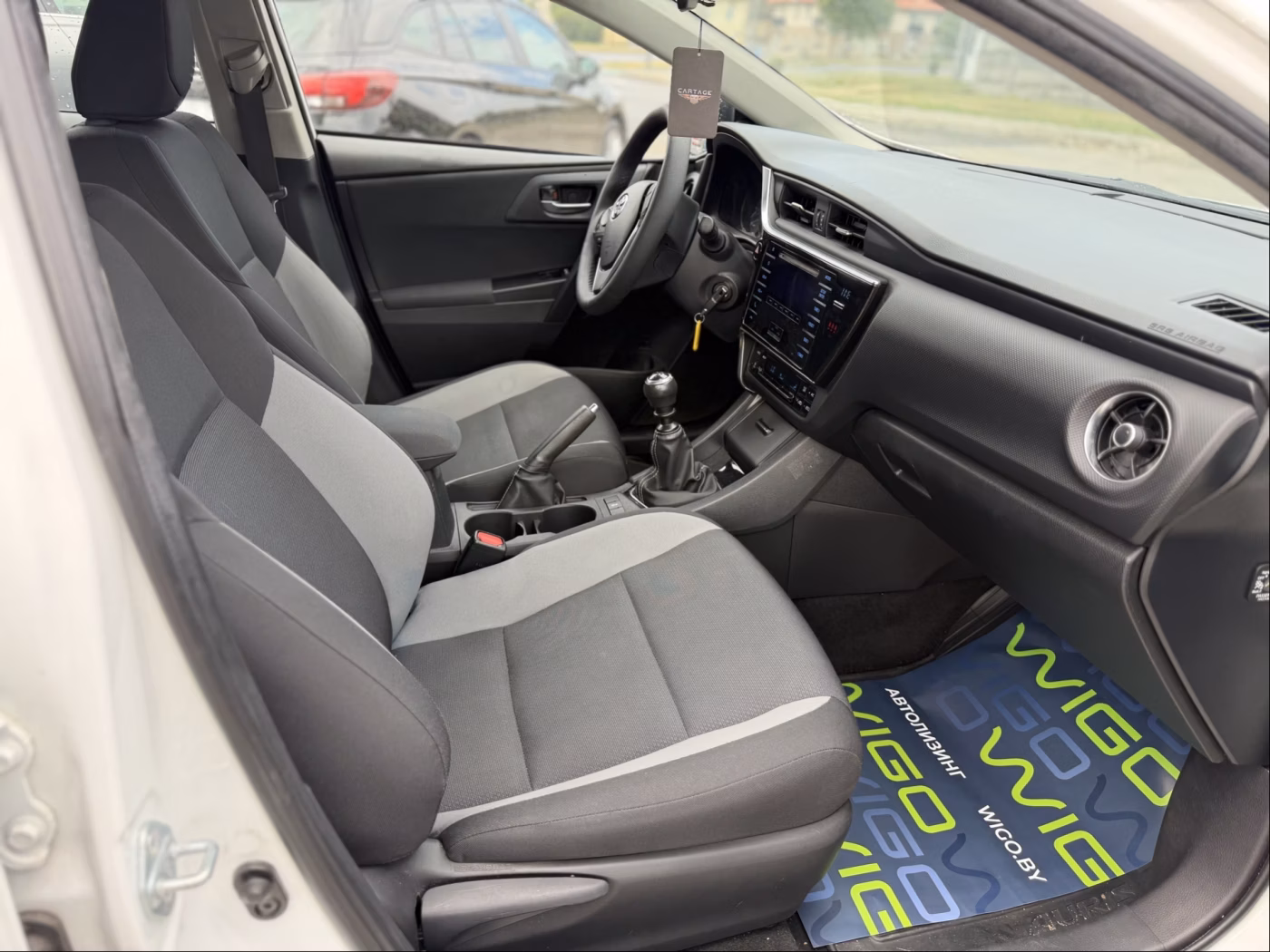 Toyota Auris фото 16