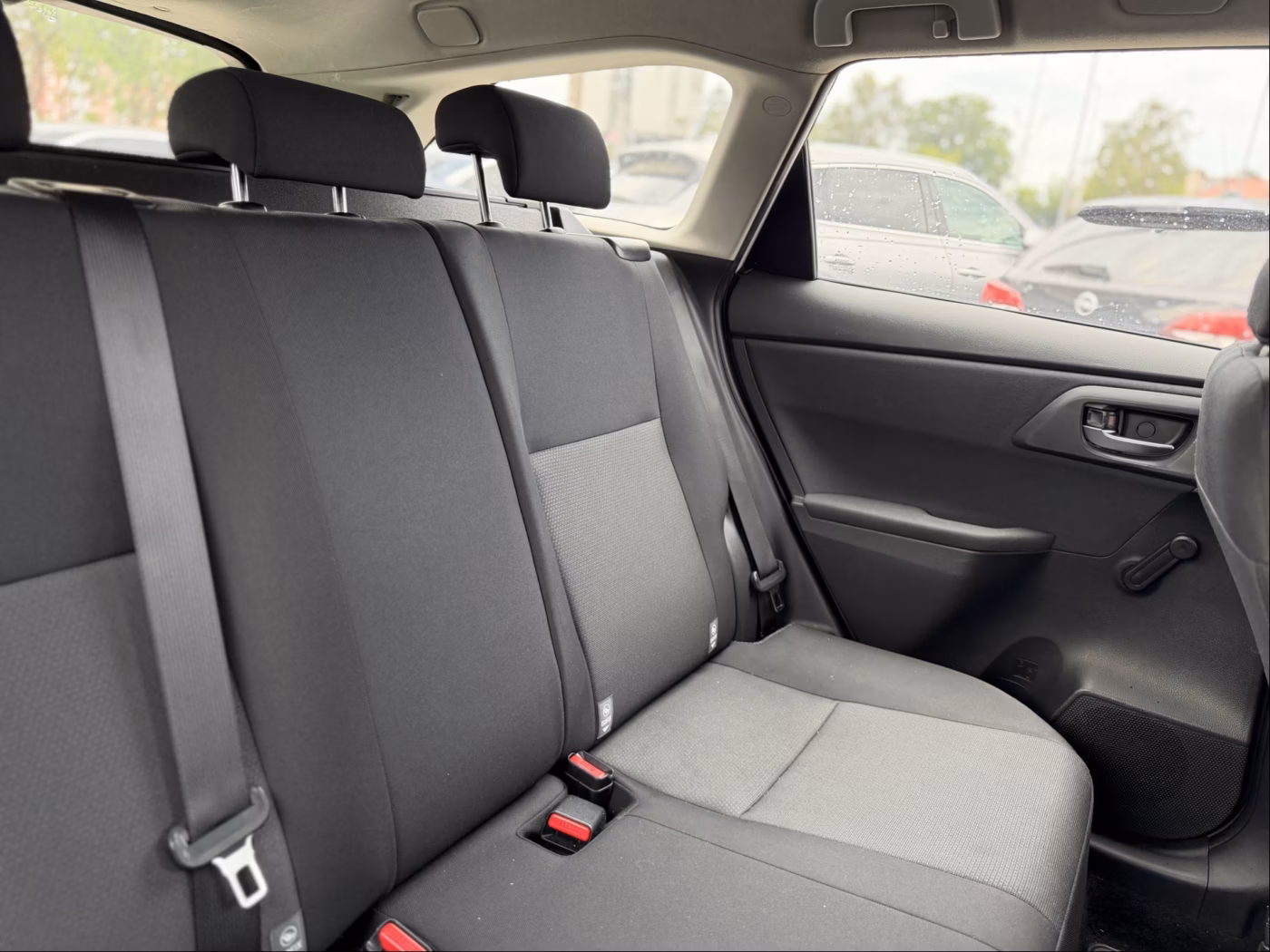 Toyota Auris фото 17