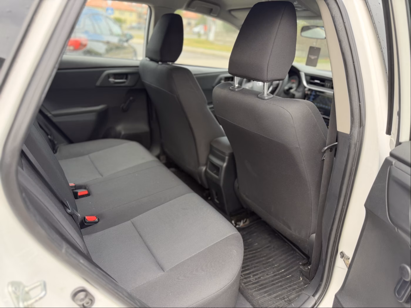 Toyota Auris фото 20