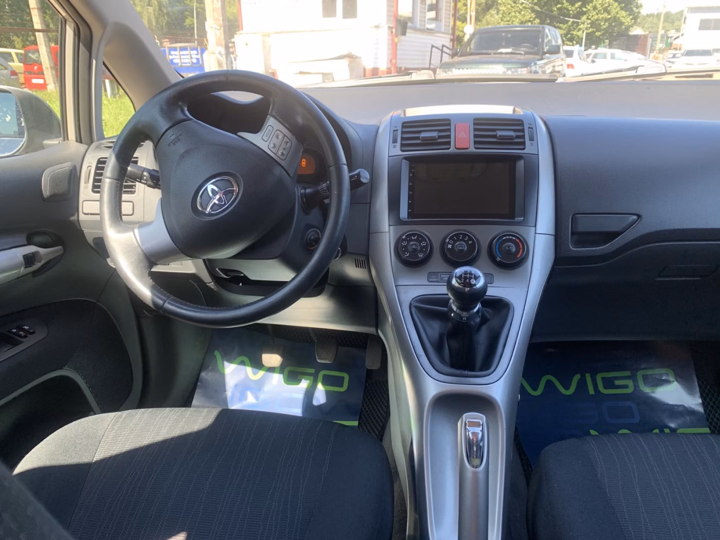 Toyota Auris фото 6