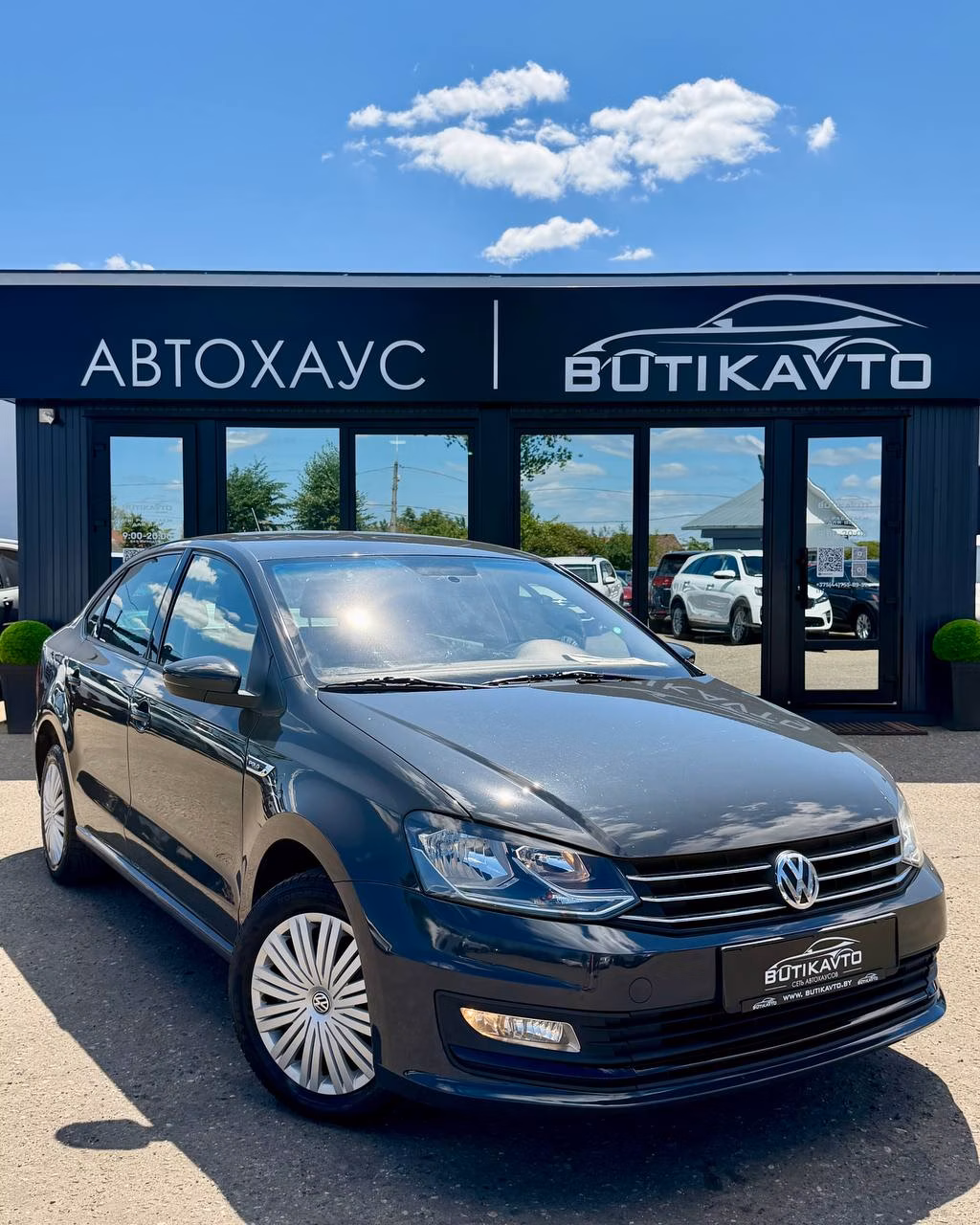 Volkswagen Polo Sedan фото 2