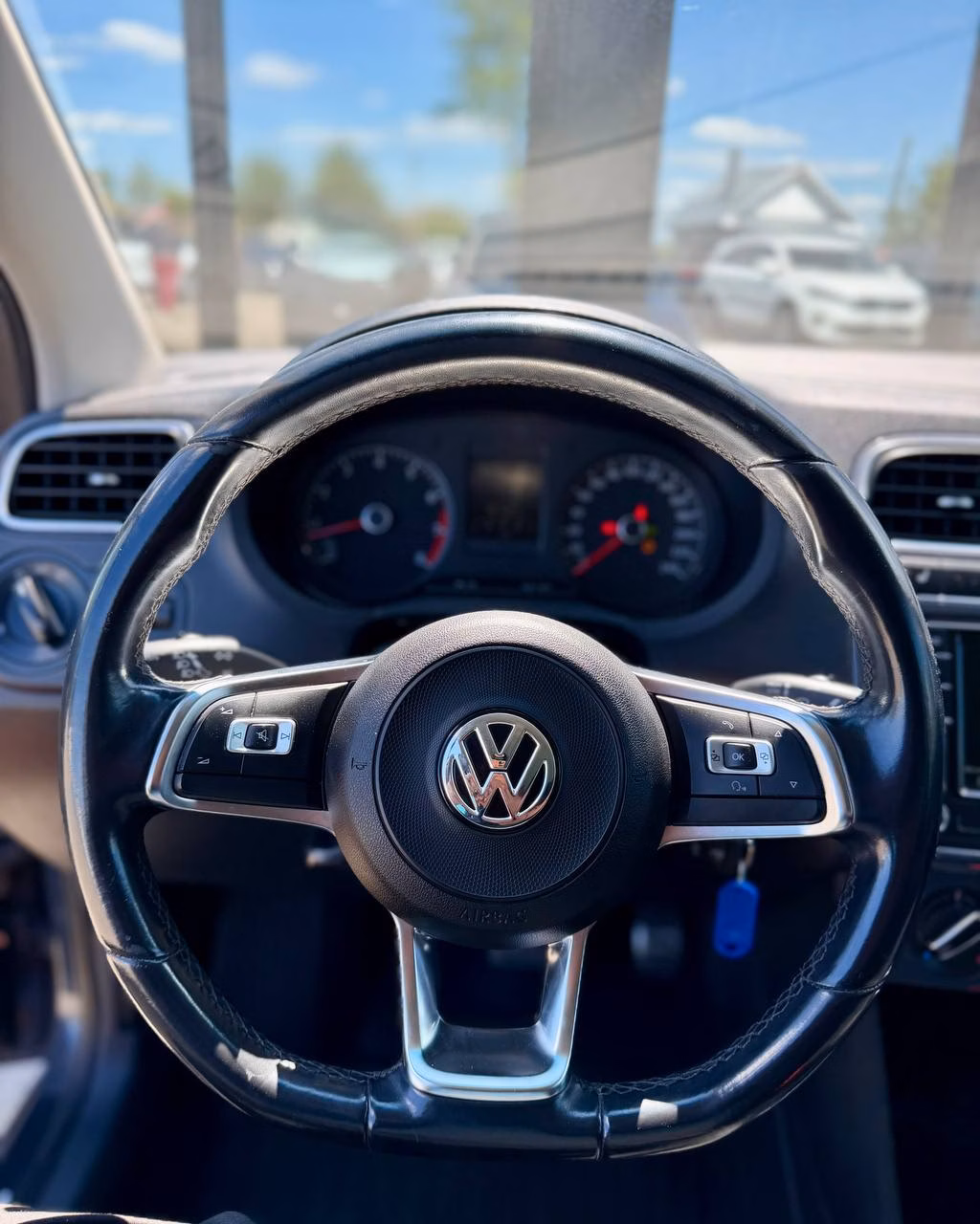Volkswagen Polo Sedan фото 12