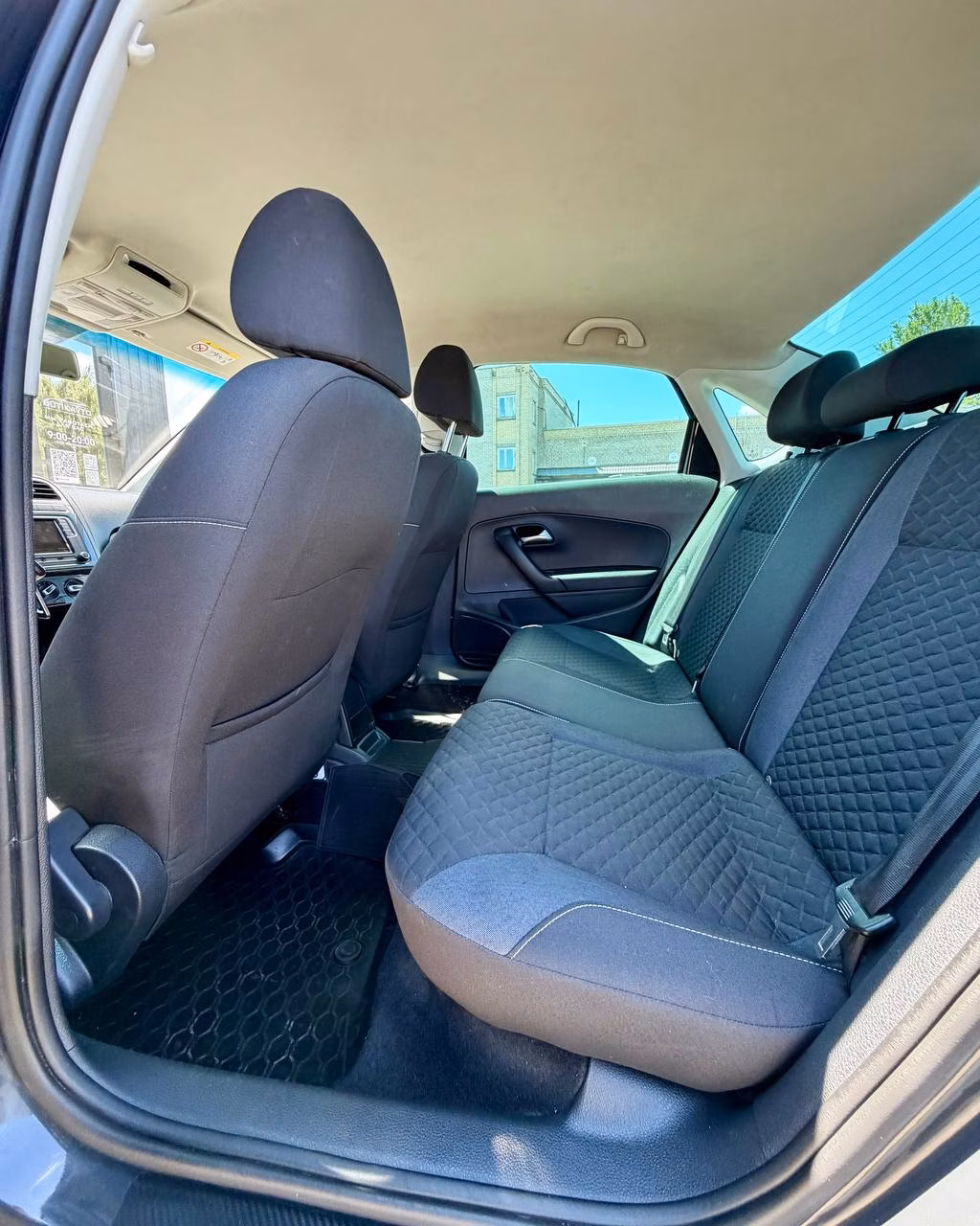 Volkswagen Polo Sedan фото 16