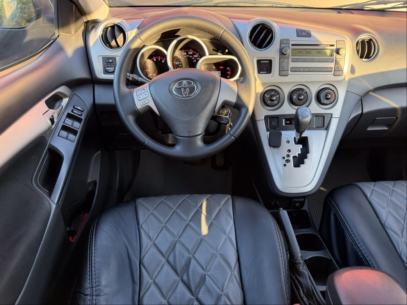 Toyota Matrix фото 10