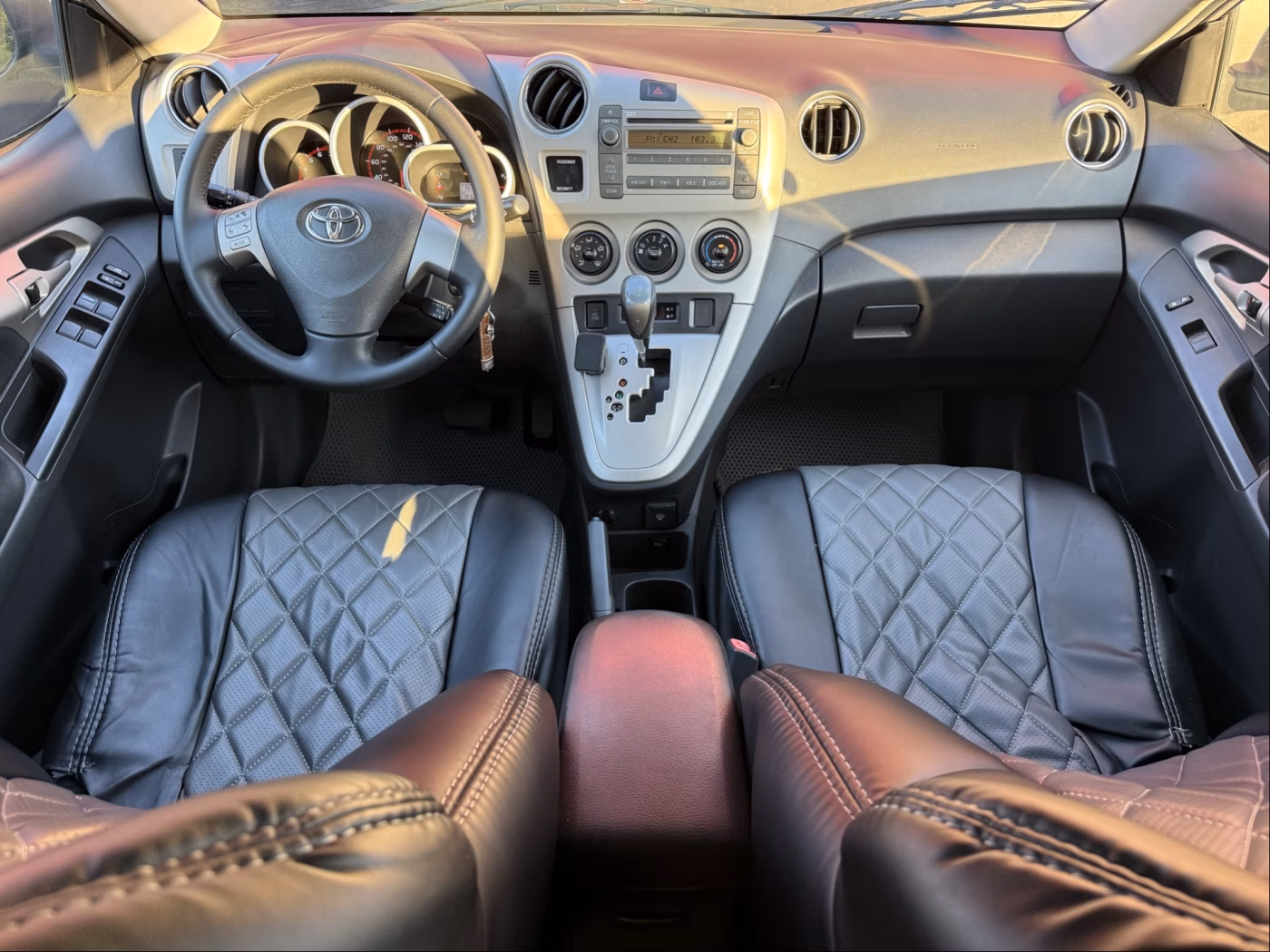 Toyota Matrix фото 8