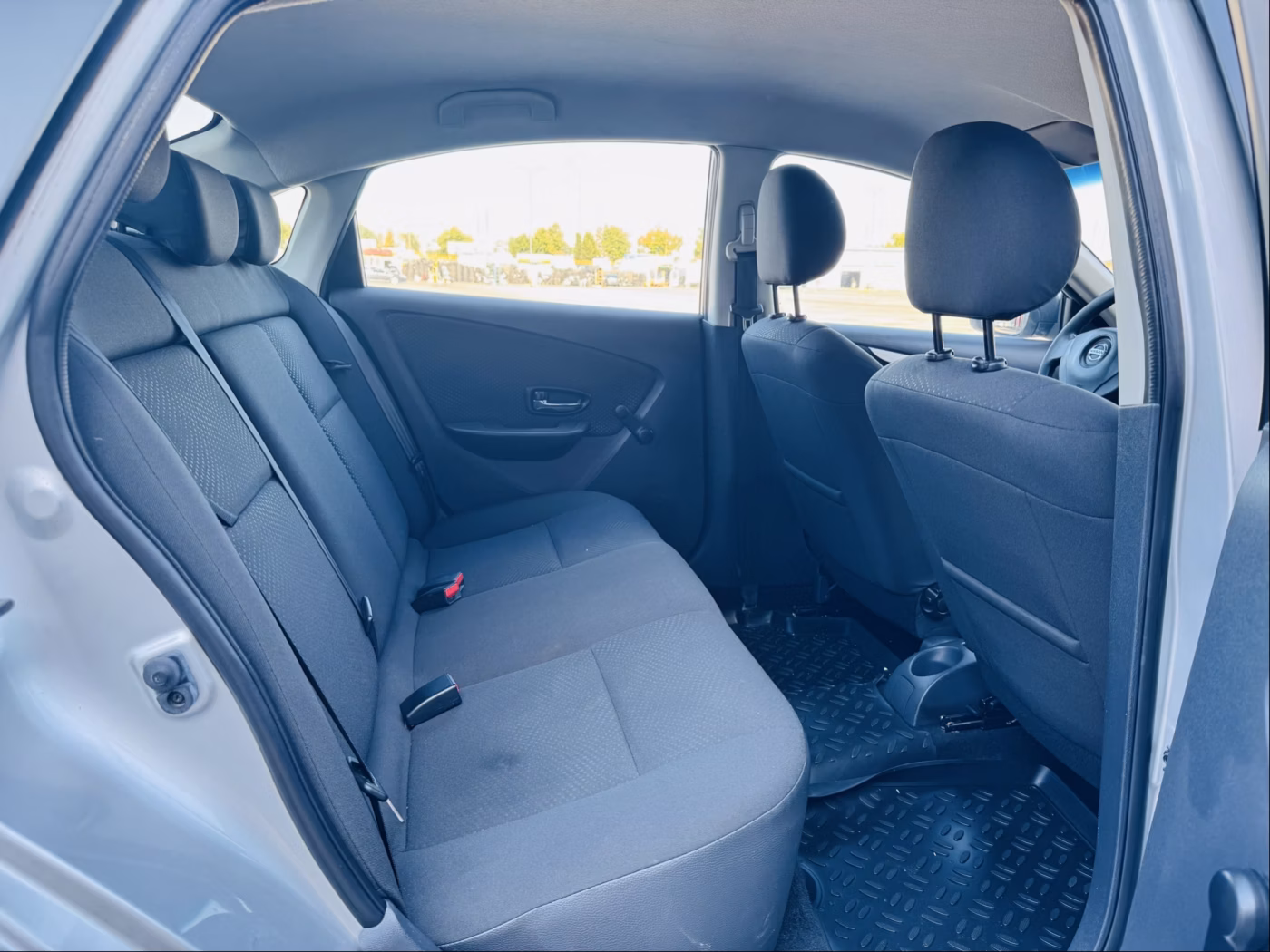 Nissan Almera фото 8