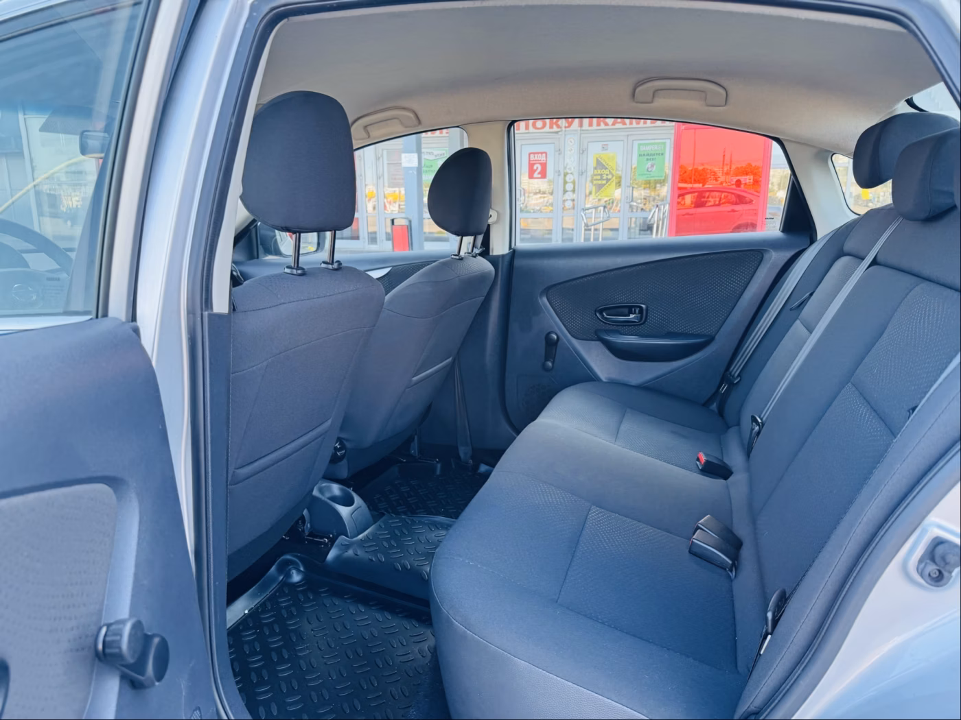 Nissan Almera фото 9
