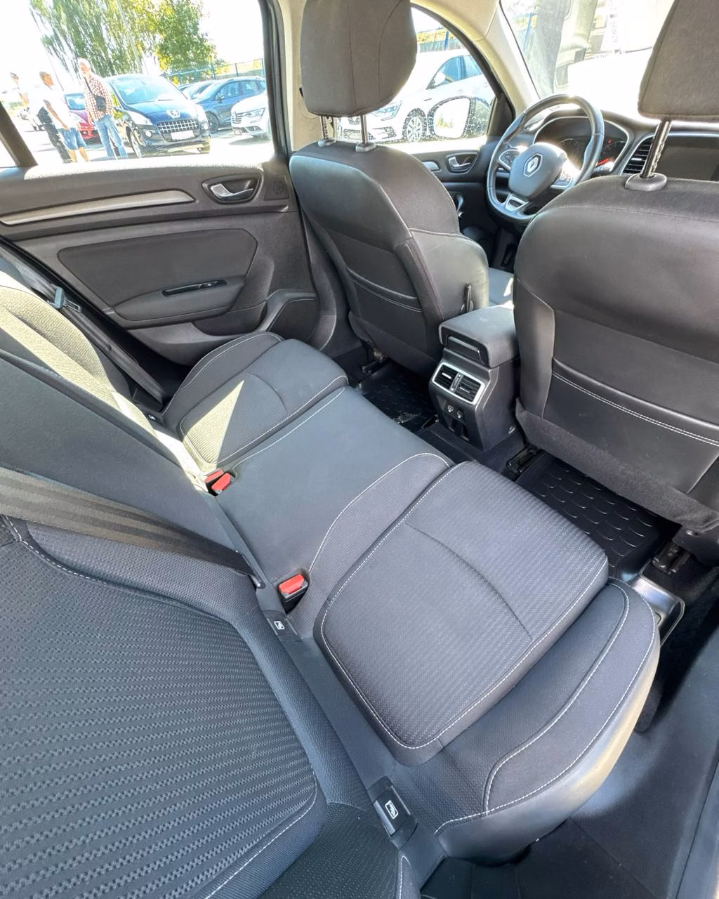 Renault Megane фото 10