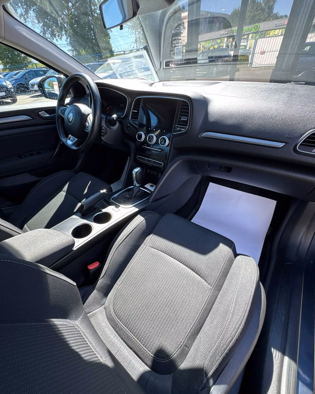 Renault Megane фото 12
