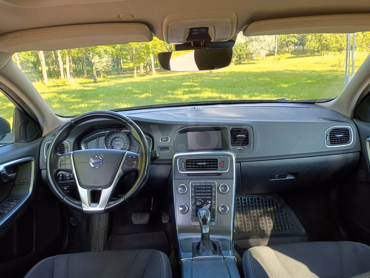 Volvo V60 фото 12