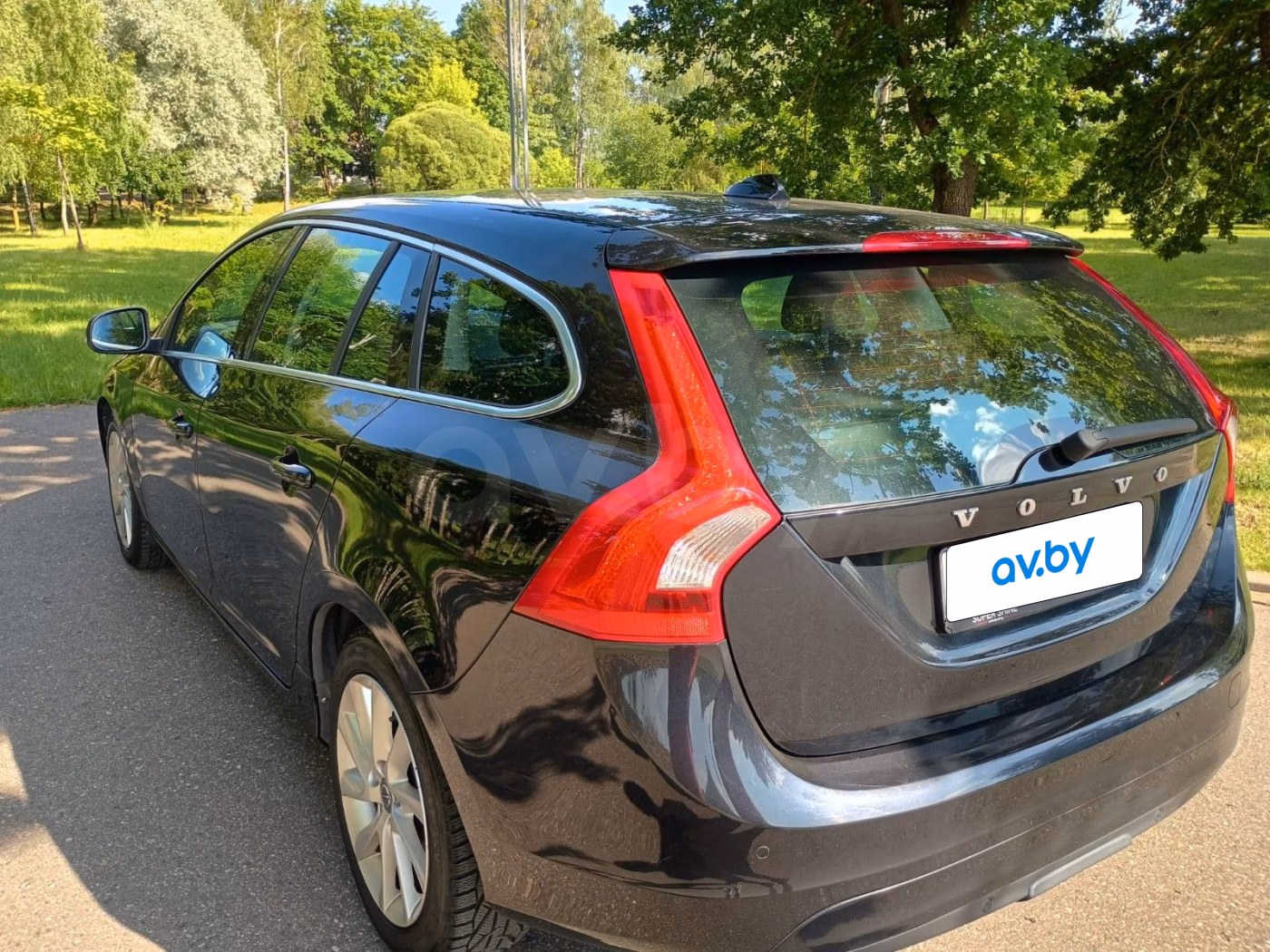 Volvo V60 фото 9