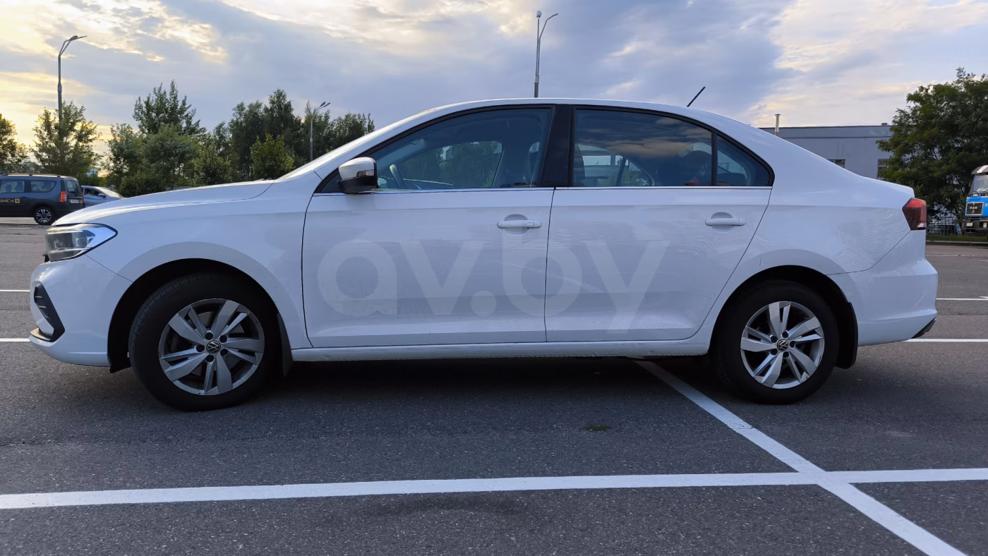 Volkswagen Polo Sedan фото 3