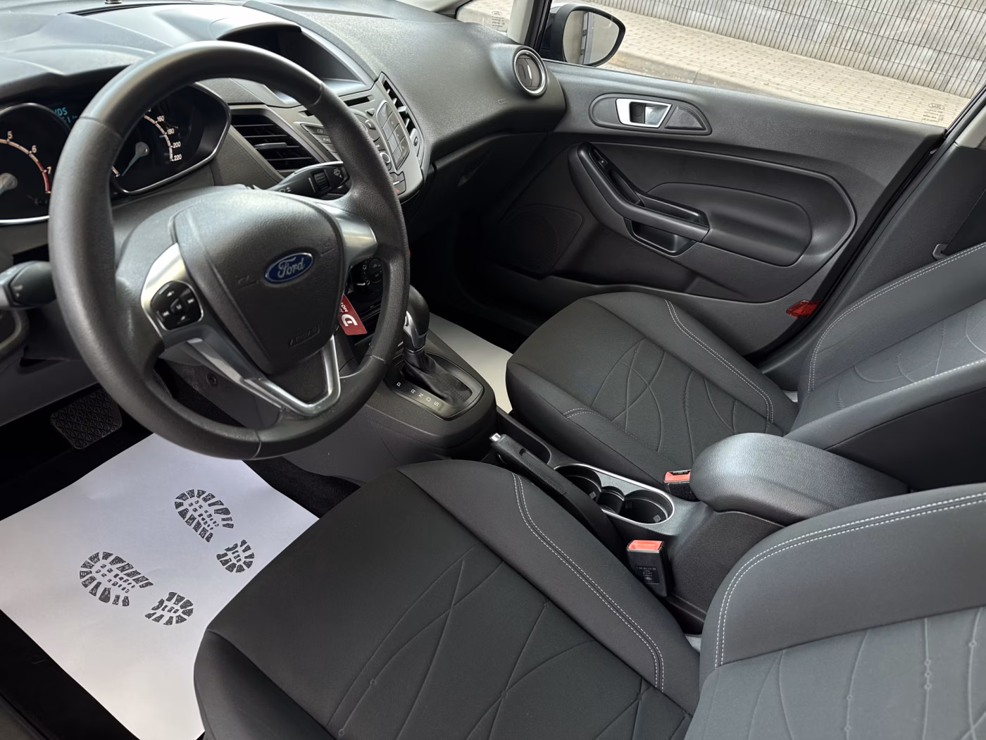 Ford Fiesta фото 8