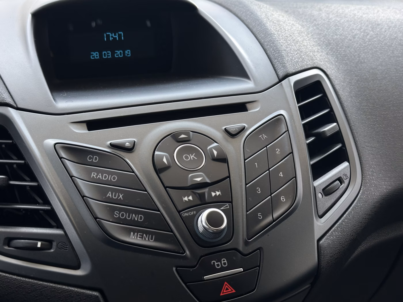 Ford Fiesta фото 14