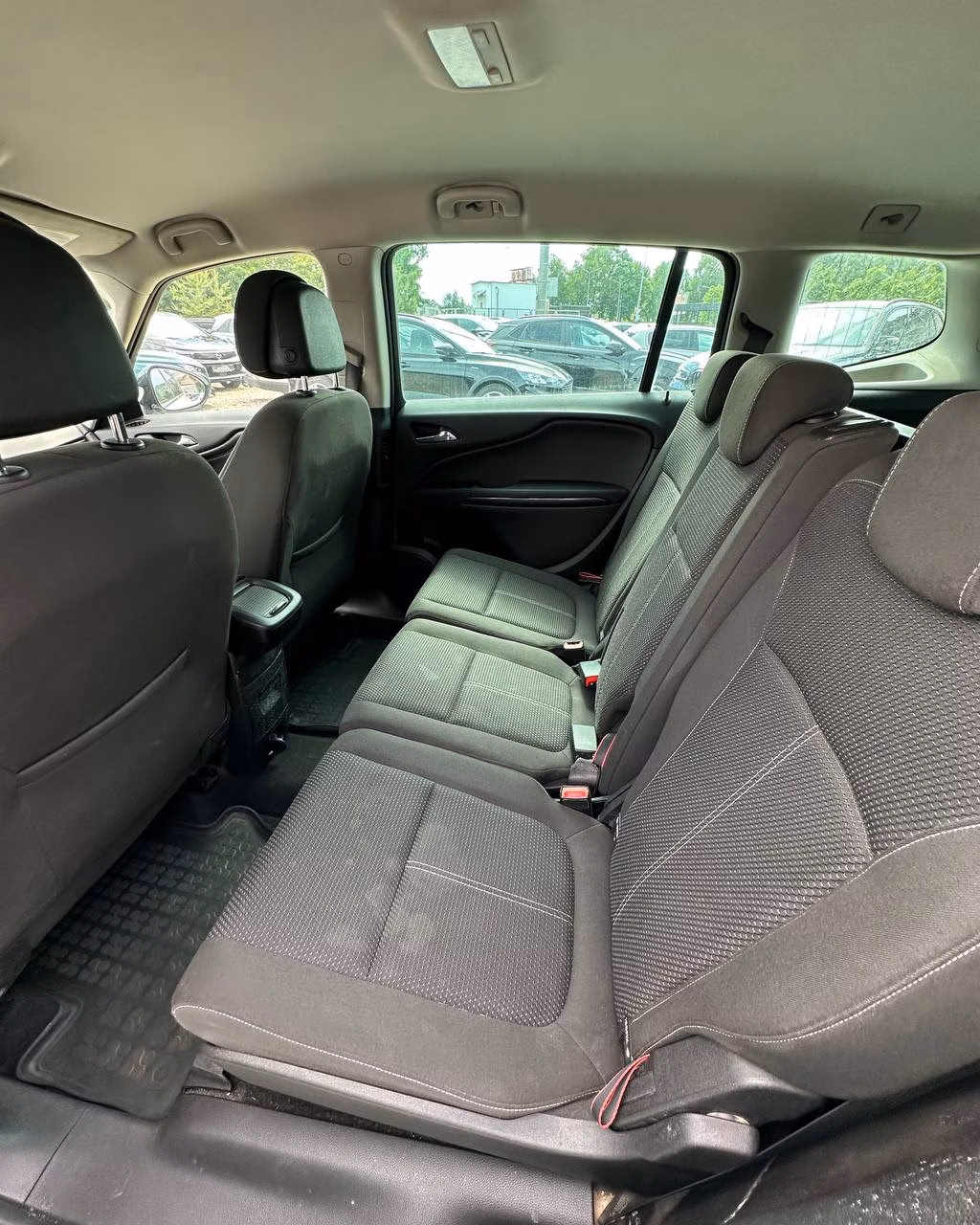 Opel Zafira фото 8