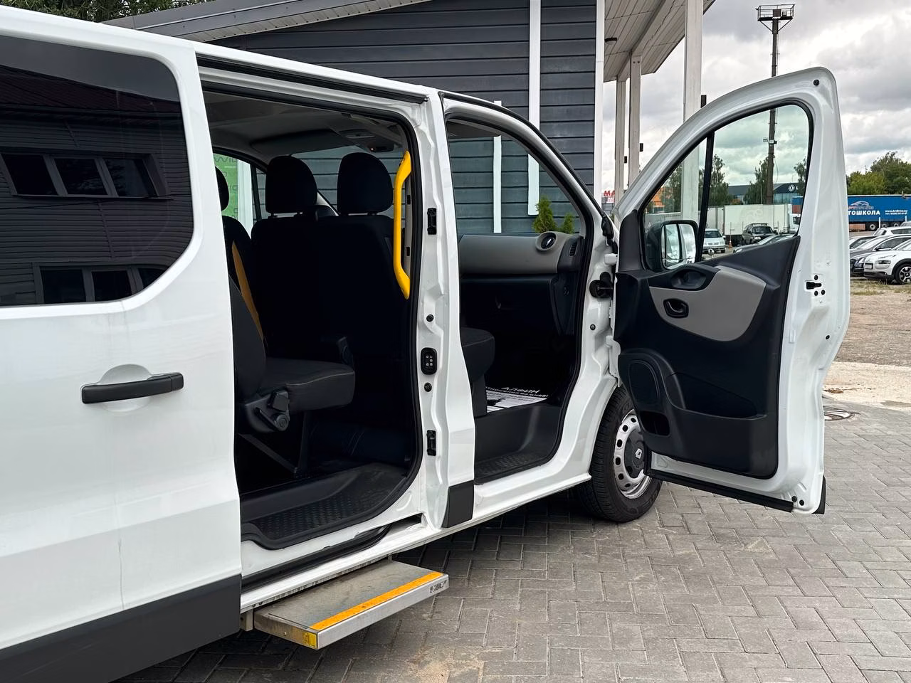 Renault Trafic фото 12