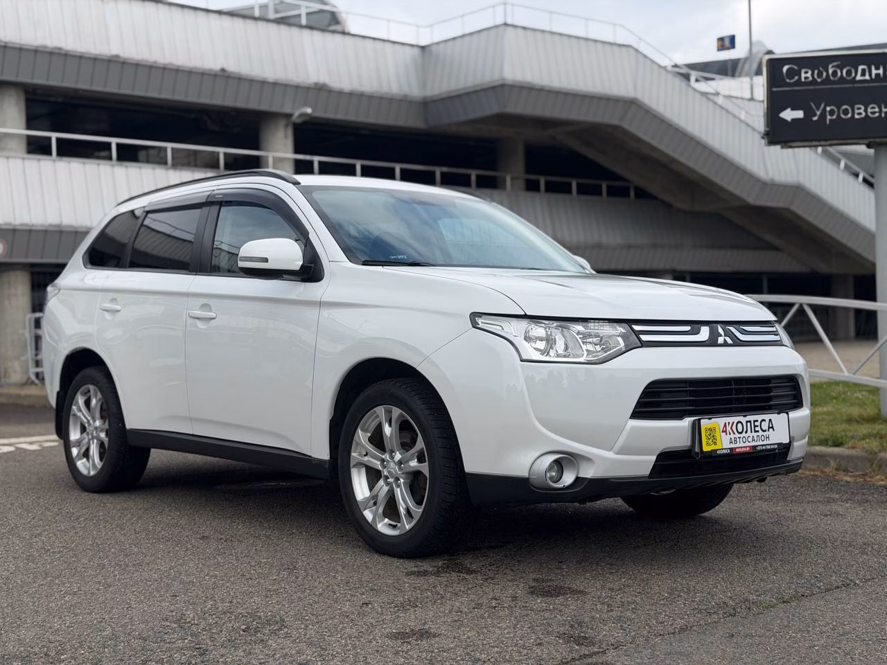 Mitsubishi Outlander фото 3
