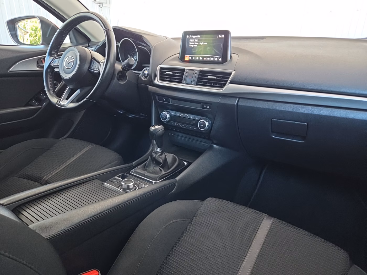 Mazda 3 фото 10