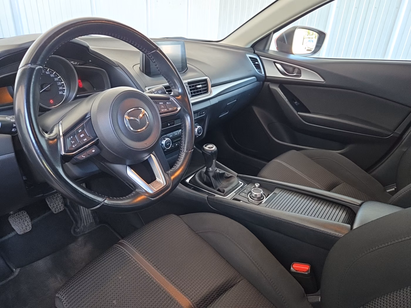 Mazda 3 фото 11
