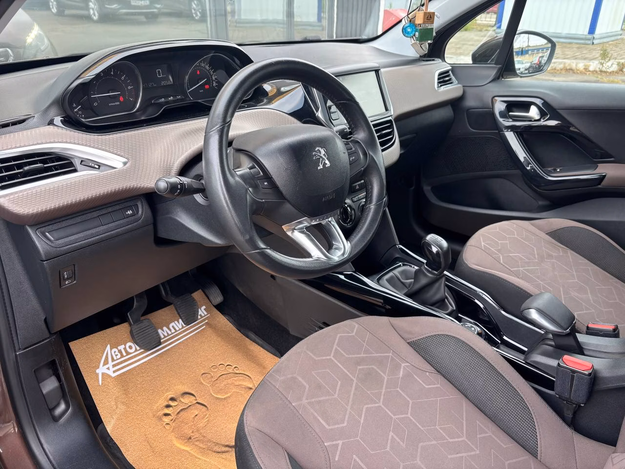 Peugeot 2008 фото 6