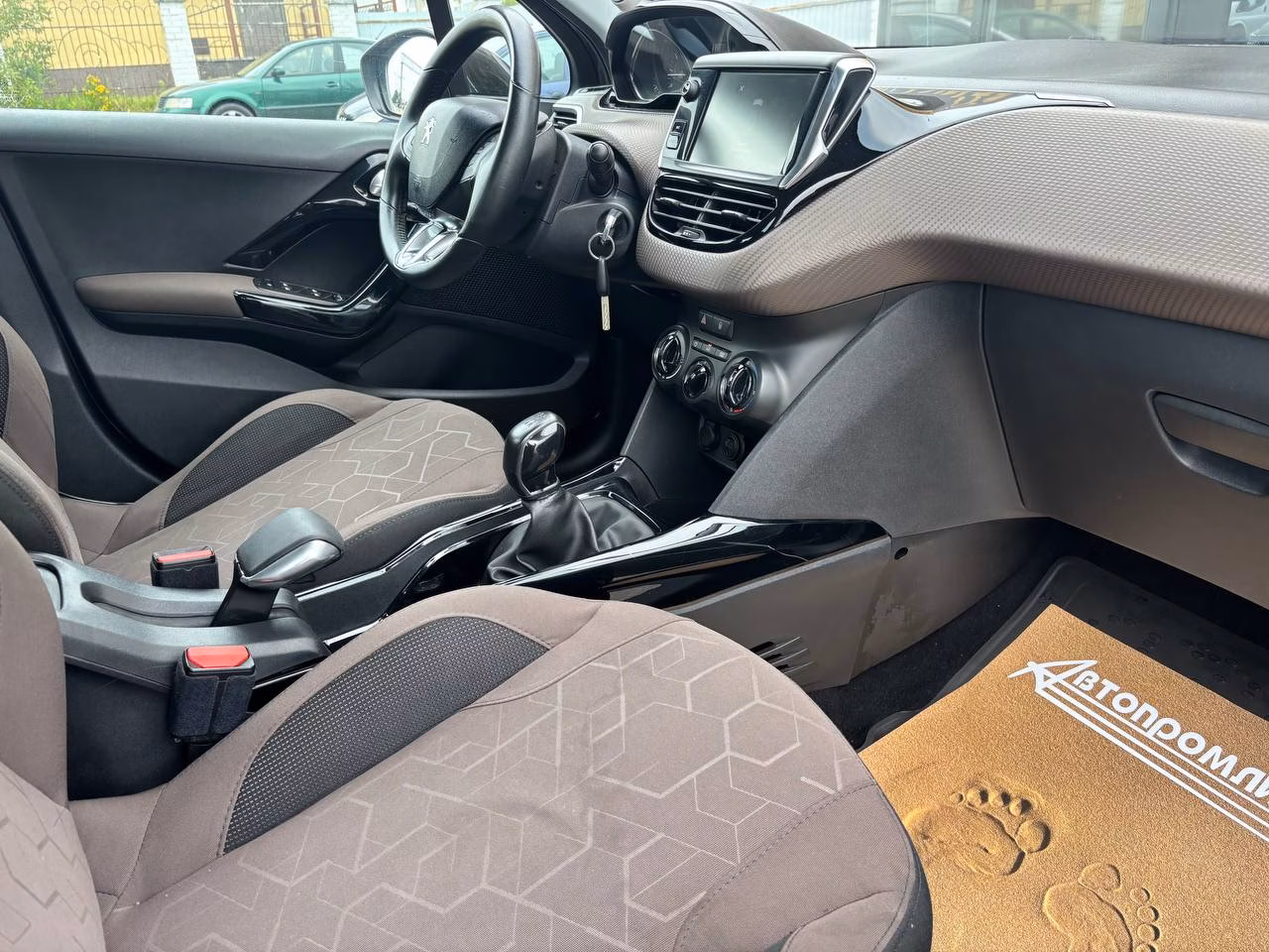 Peugeot 2008 фото 8