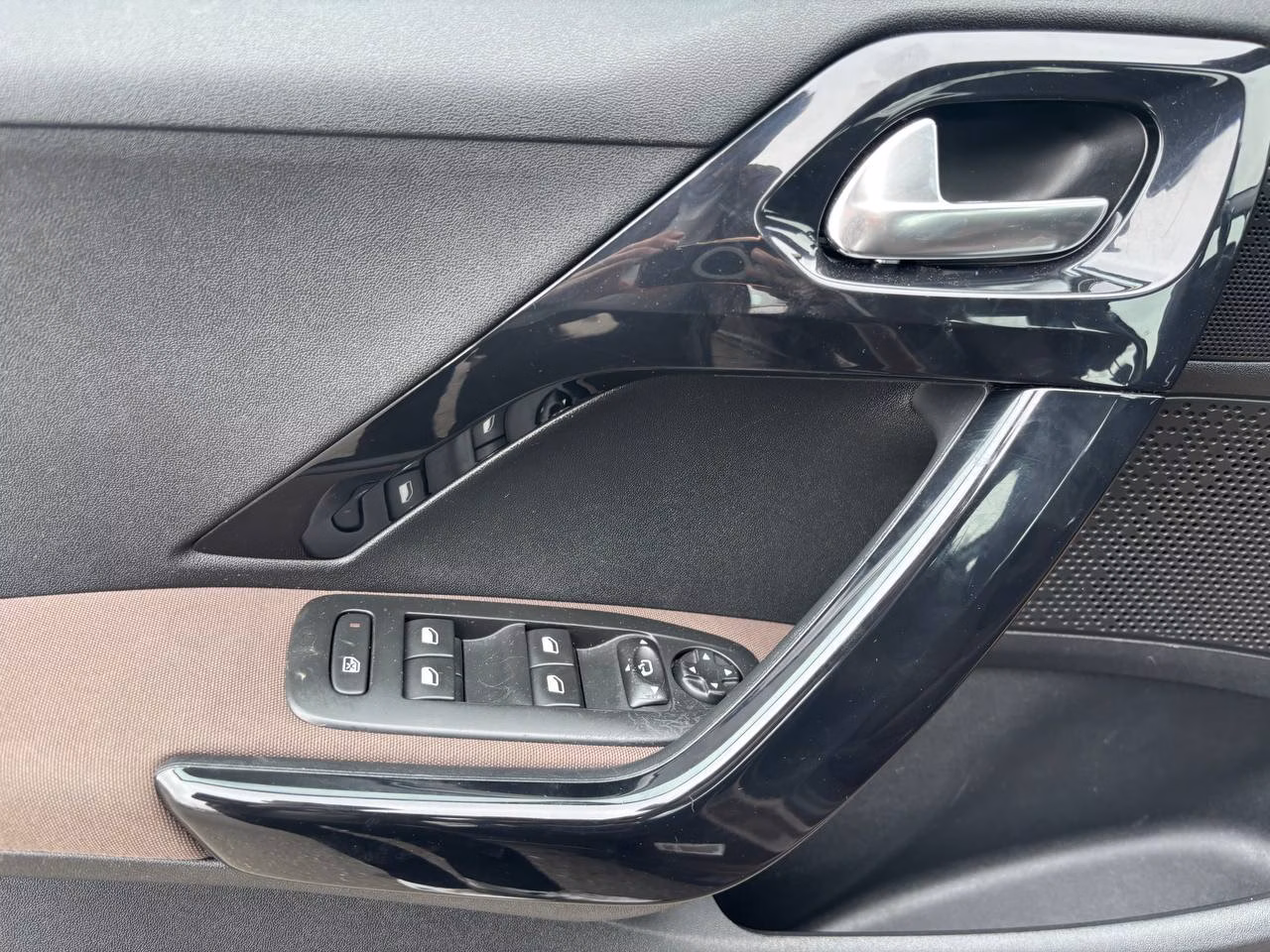 Peugeot 2008 фото 7