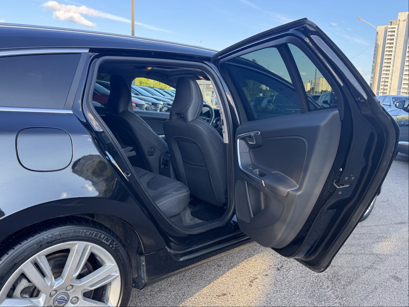 Volvo V60 фото 15