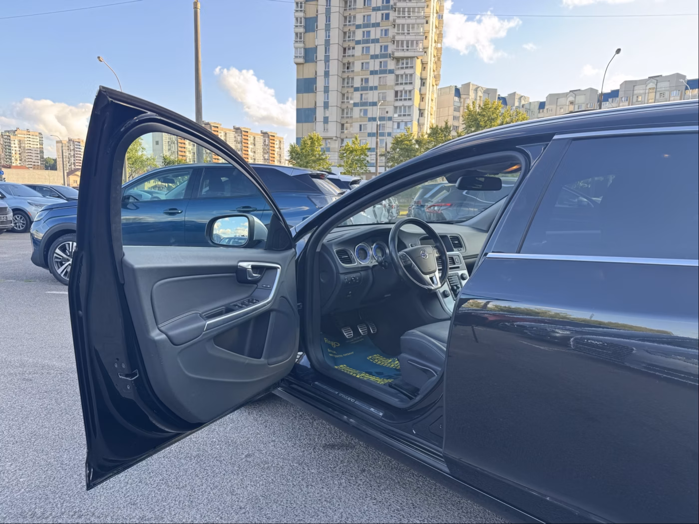 Volvo V60 фото 9