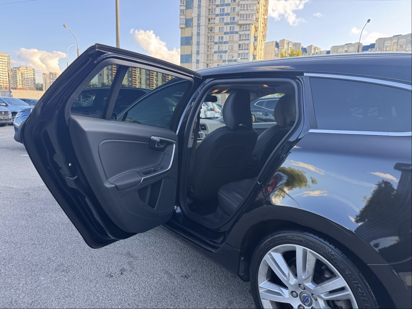 Volvo V60 фото 11