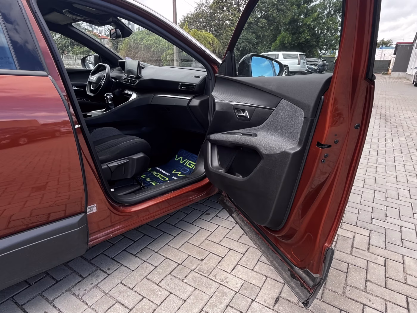 Peugeot 5008 фото 11